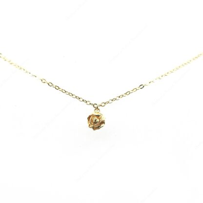 Collana con rosellina in argento dorato